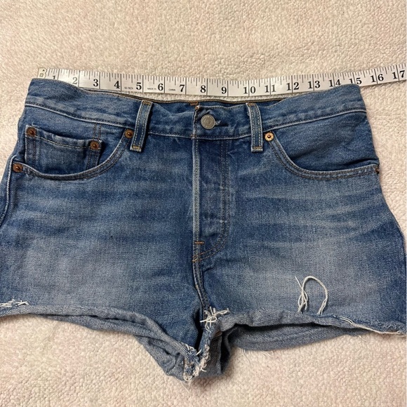 Levi’s 501 Cut Off Jean Shorts Medium Blue Distressed - Picture 5 of 12